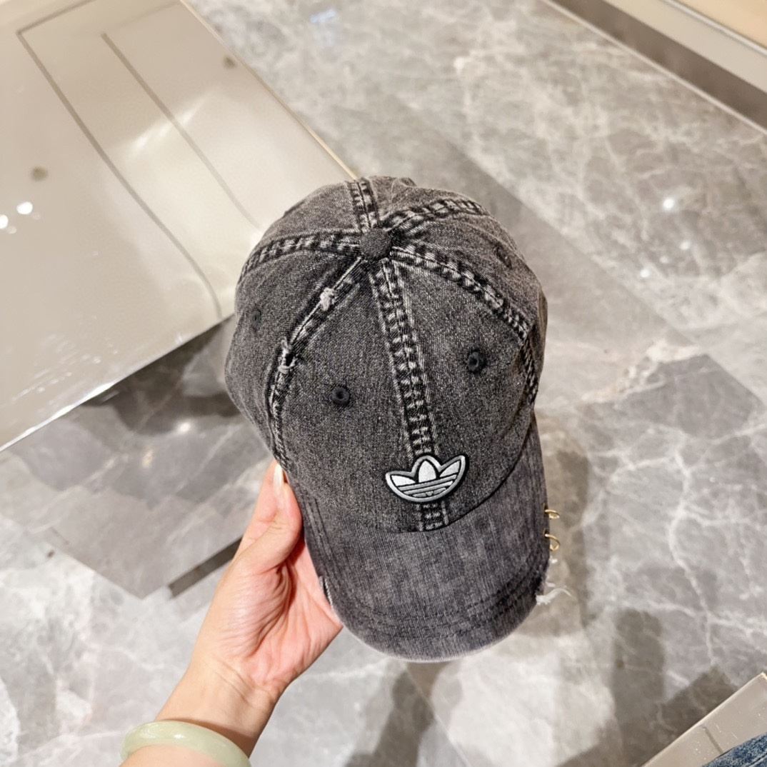 Loewe Caps